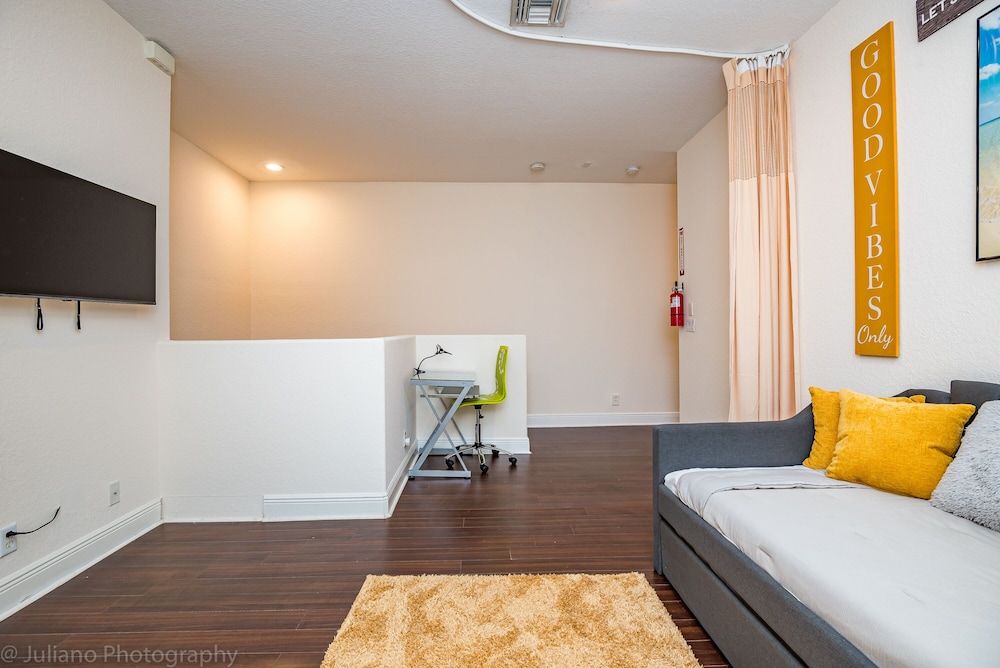 Las Olas Maison de Ville Near Fort Lauderdale Beach Luxury Townhome, 3 Bedrooms, Hot Tub, Garden View 13