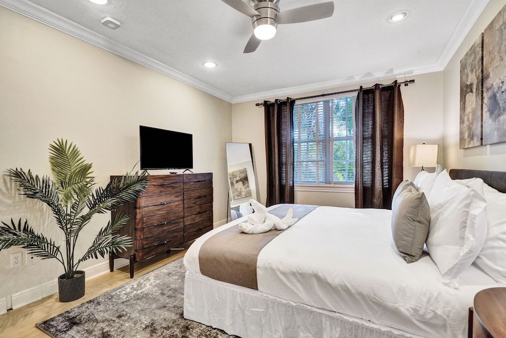 Fabulous 4BR home close to beach House 6