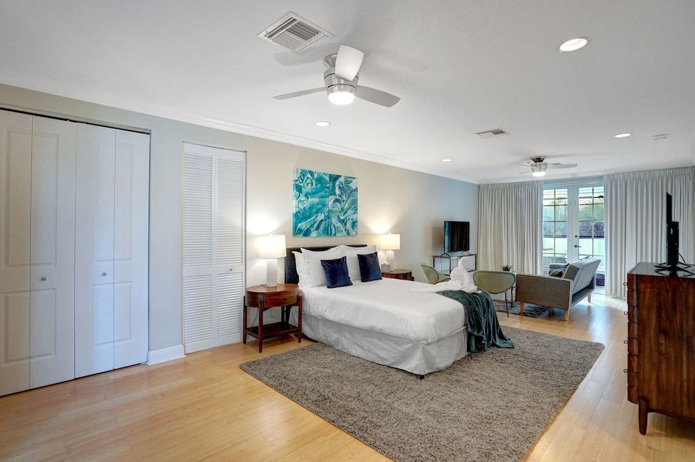 Fabulous 4BR home close to beach House 16