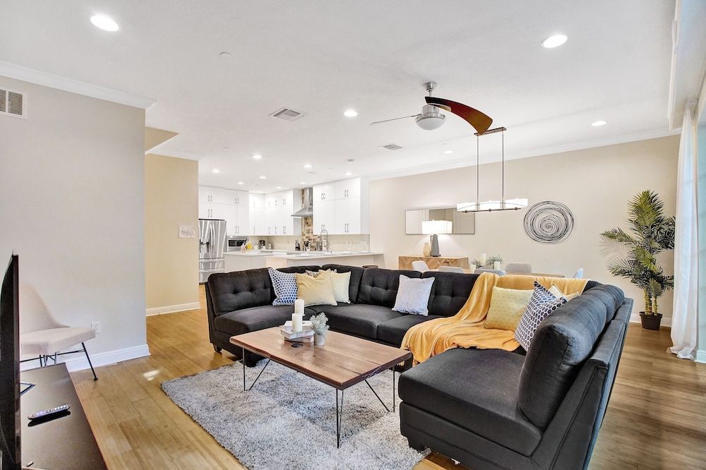 Fabulous 4BR home close to beach House 31