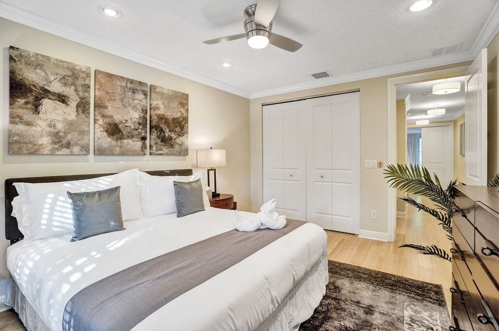 Fabulous 4BR home close to beach House 5