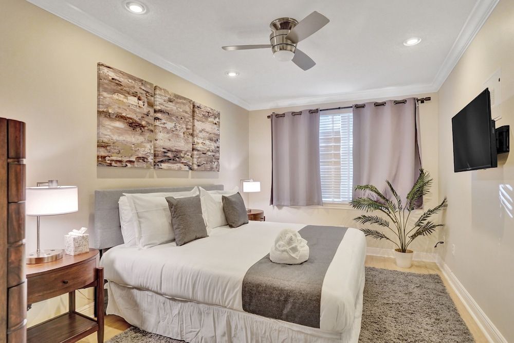 Fabulous 4BR home close to beach House 21