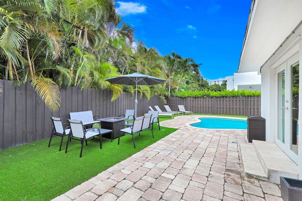 undefined Family-Friendly Beach House, Steps to Beach 8