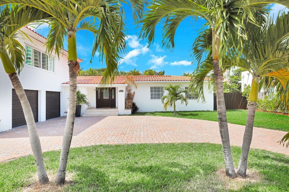 undefined Family-Friendly Beach House, Steps to Beach 3