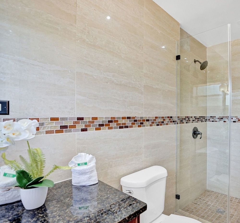 Beautiful 4 BR with Private Heated Pool House 26