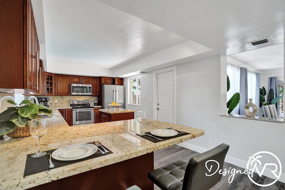 Beautiful 4 BR with Private Heated Pool House 14