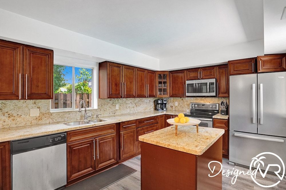 Beautiful 4 BR with Private Heated Pool House 13