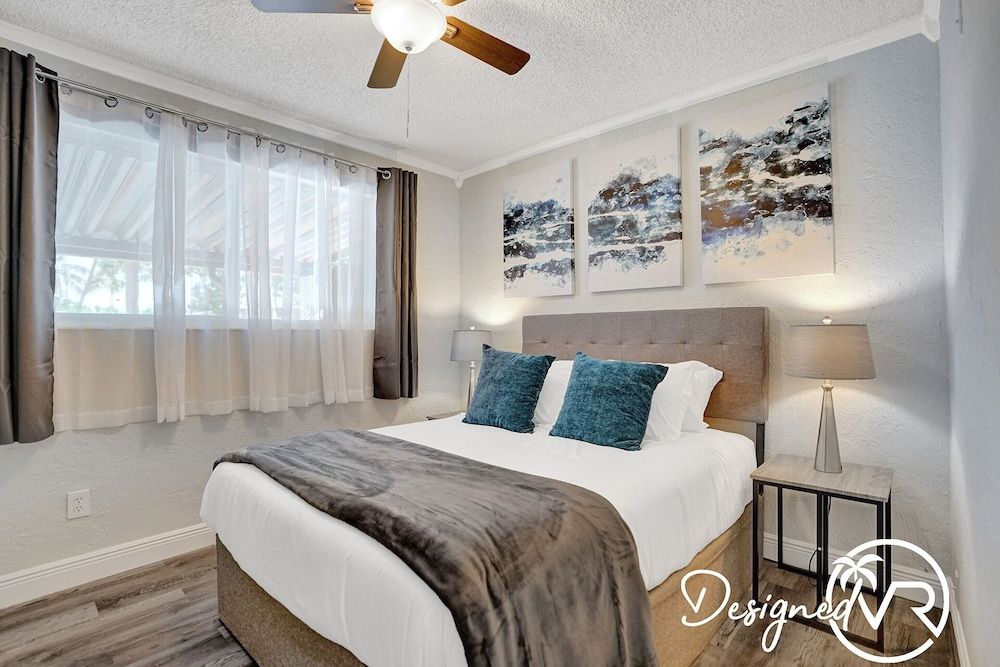 Beautiful 4 BR with Private Heated Pool House 10