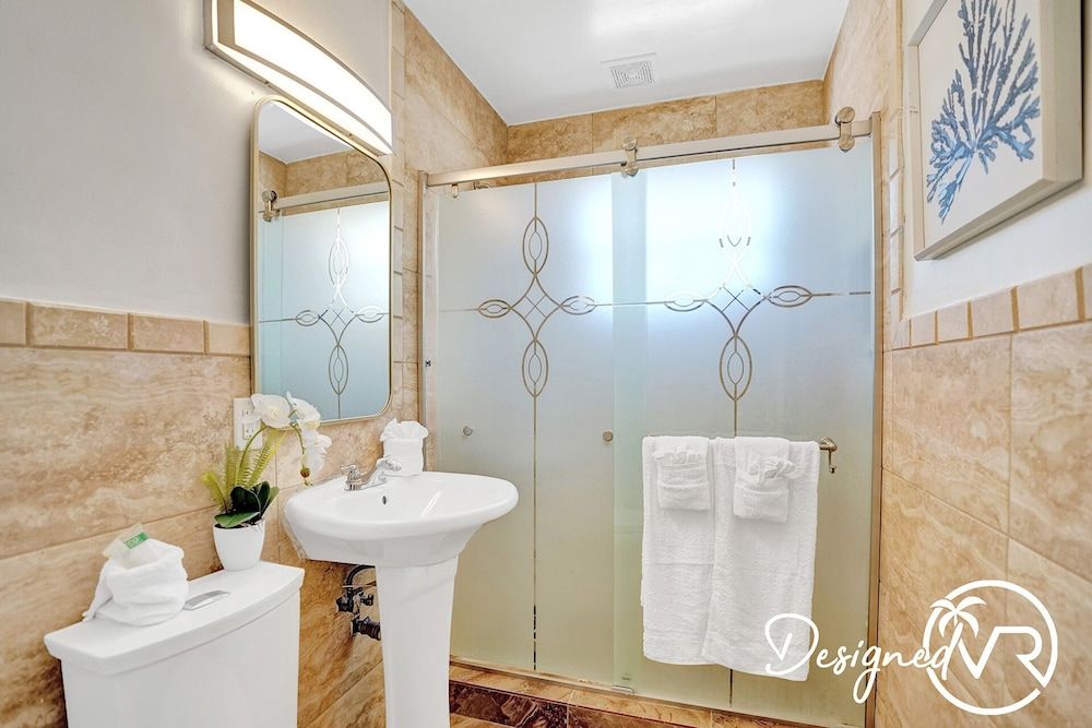 Beautiful 4 BR with Private Heated Pool House 24