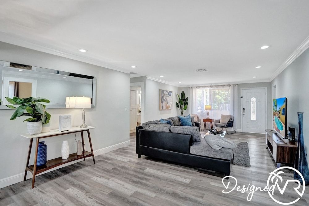 Beautiful 4 BR with Private Heated Pool House 18