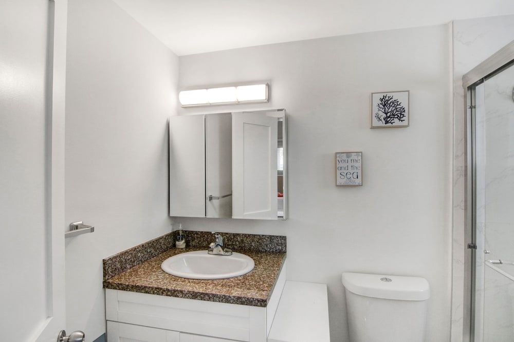 Waterfront Oasis w/ Enclosed Pool! House, Multiple Beds, Pool Access, Pool View 6