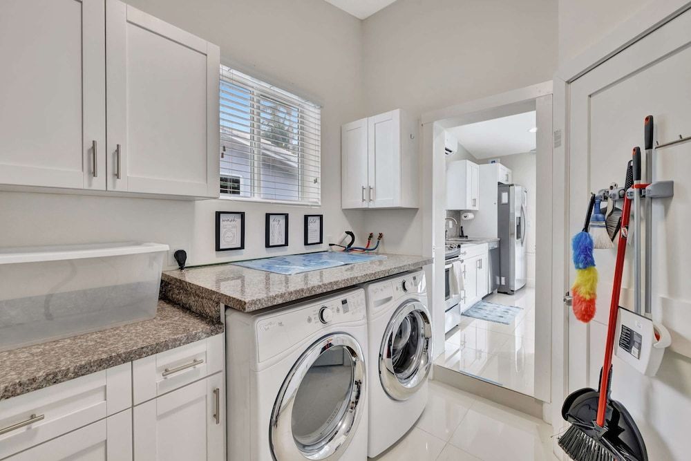 Waterfront Oasis w/ Enclosed Pool! House, Multiple Beds, Pool Access, Pool View 9