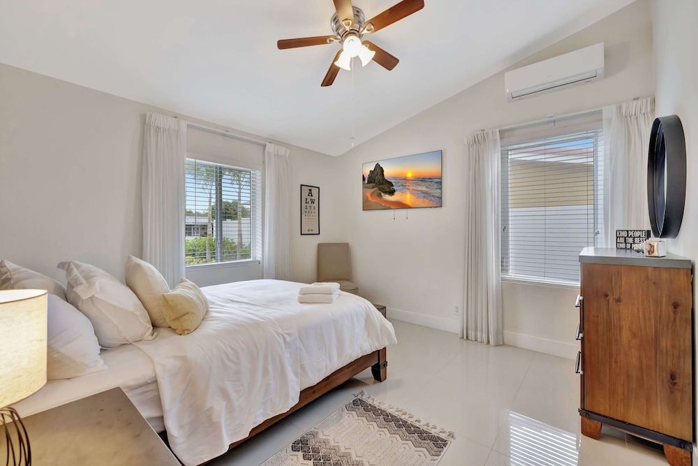 Waterfront Oasis w/ Enclosed Pool! House, Multiple Beds, Pool Access, Pool View 5