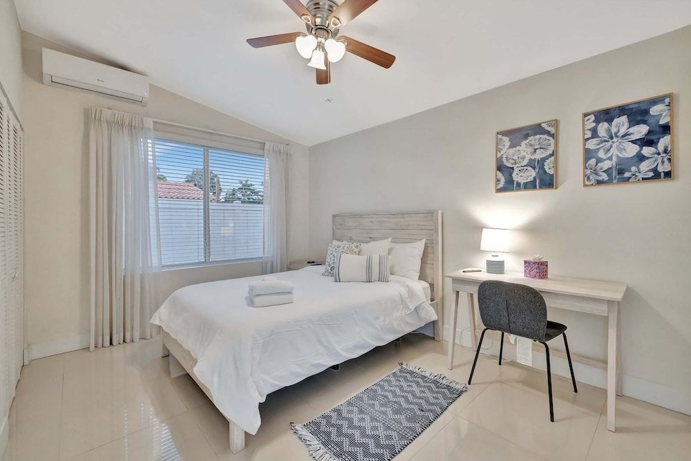 Waterfront Oasis w/ Enclosed Pool! House, Multiple Beds, Pool Access, Pool View 3