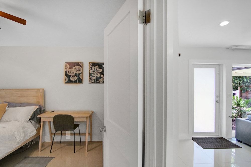 Waterfront Oasis w/ Enclosed Pool! House, Multiple Beds, Pool Access, Pool View 10