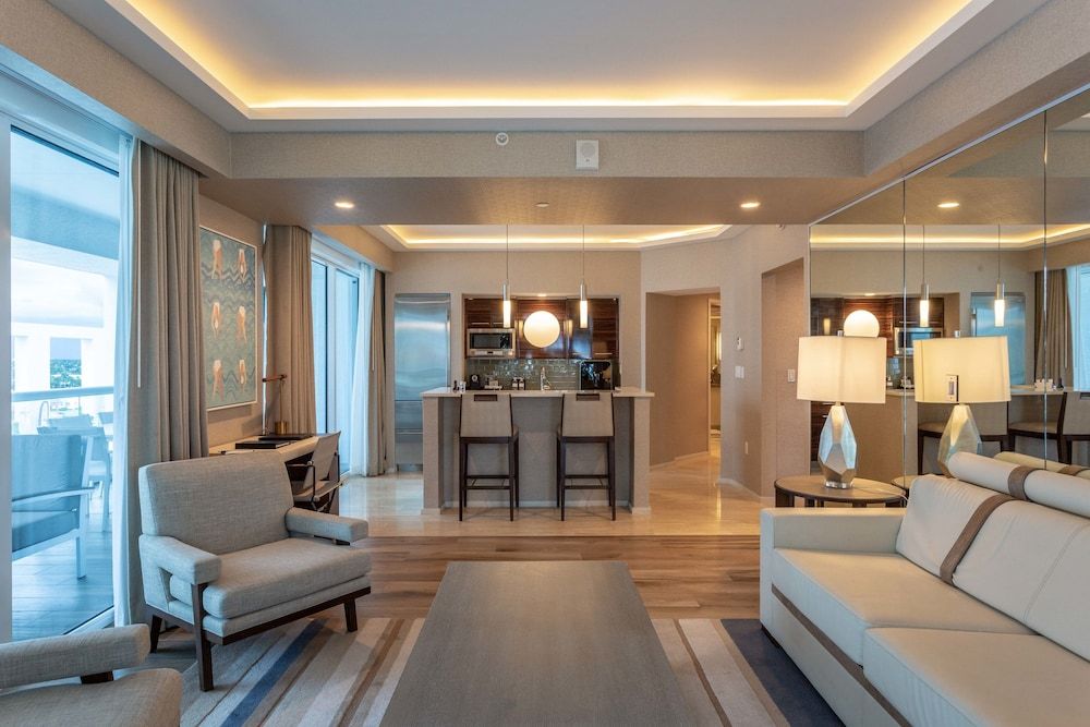 Charming Beachfront Condo With Large Balcony Apartment (2 Bedrooms) 16