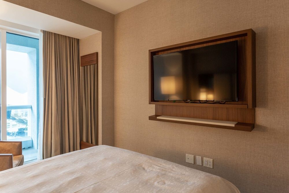 undefined Charming Beachfront Condo With Large Balcony 6