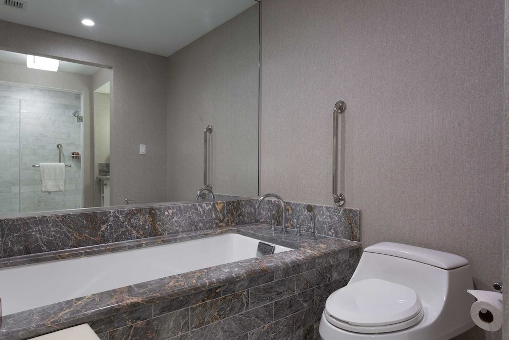 Beachfront Condo With Large Balcony Apartment (0 Bedroom) 22