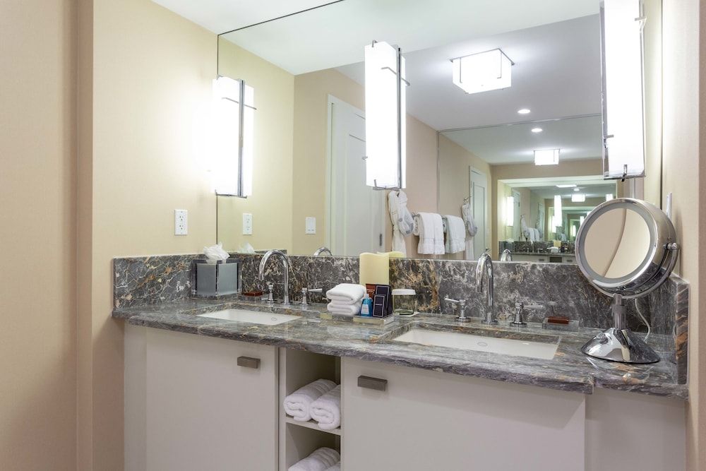 Luxury Condo on the Beach Apartment (1 Bedroom) 10