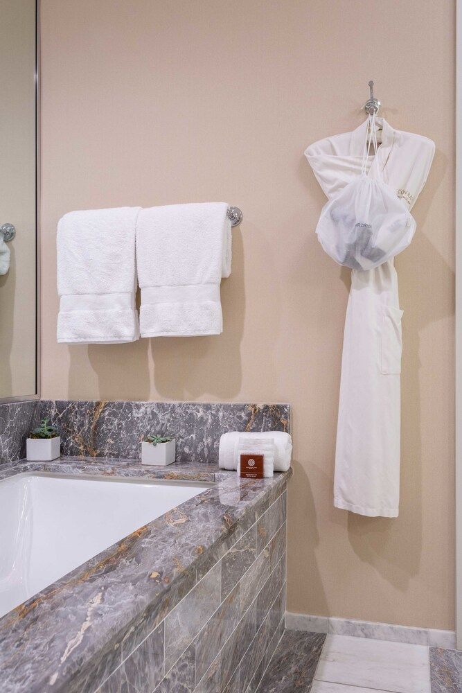 Luxury Condo on the Beach Apartment (1 Bedroom) 14