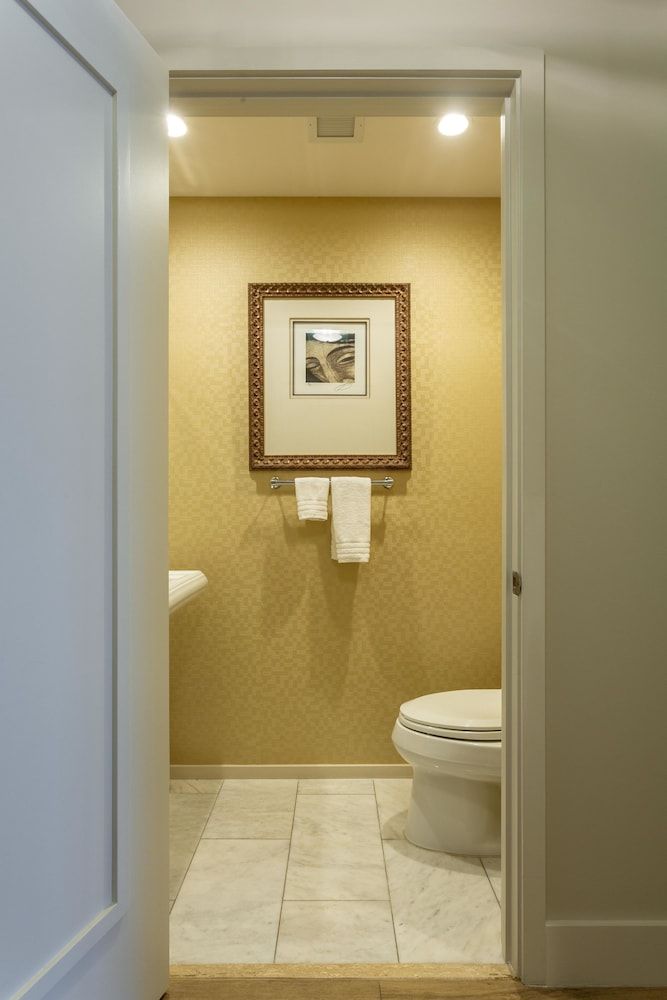 Luxury Condo on the Beach Apartment (1 Bedroom) 11