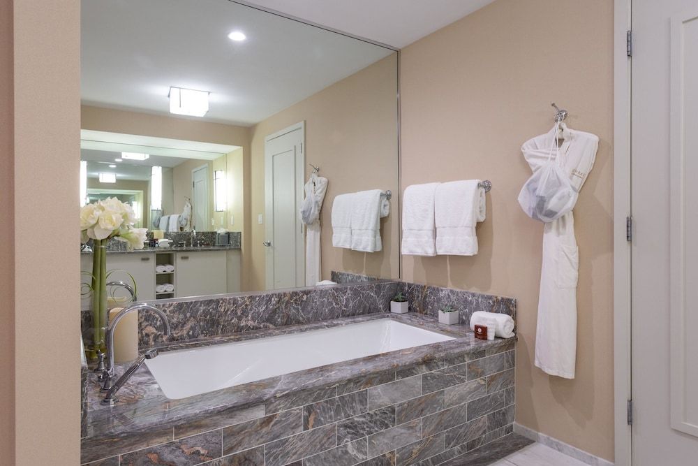 Luxury Condo on the Beach Apartment (1 Bedroom) 17