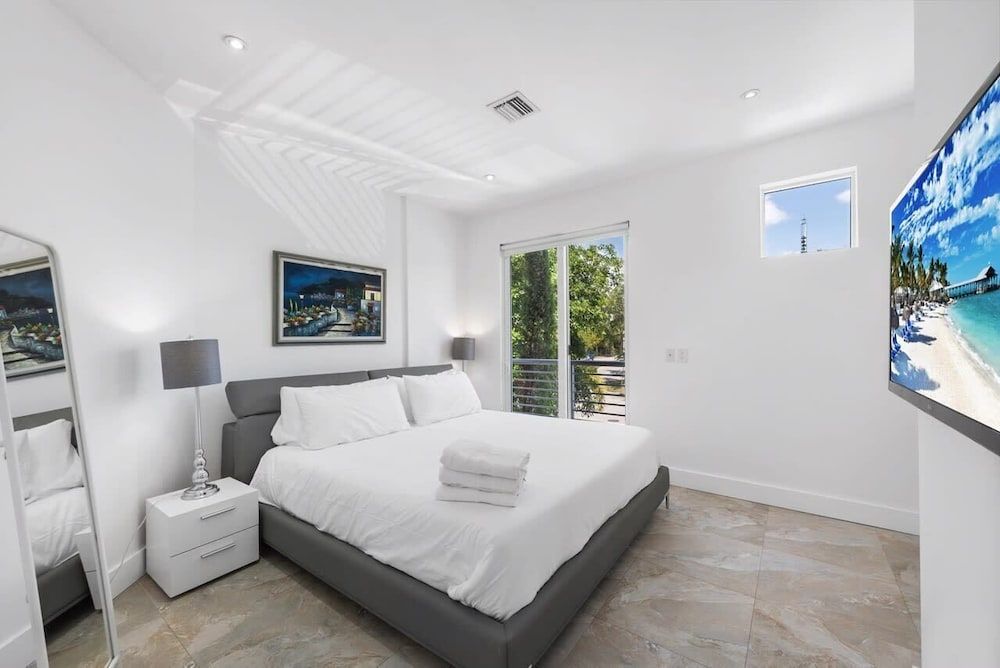 undefined Modern Home w/ Roof Deck & Pool 6