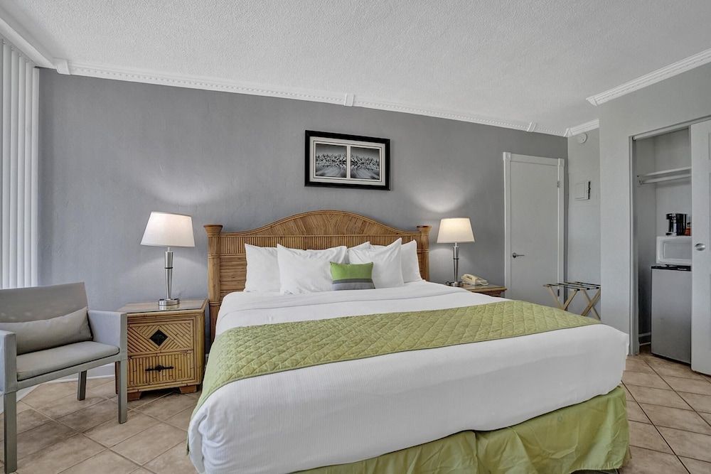 The Grand Resort and Spa Deluxe Single Room, Men only, Pool View 8