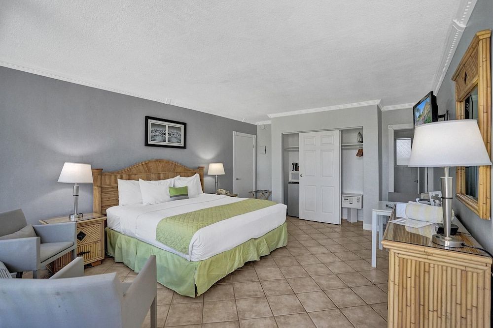 The Grand Resort and Spa Deluxe Single Room, Men only, Pool View 7