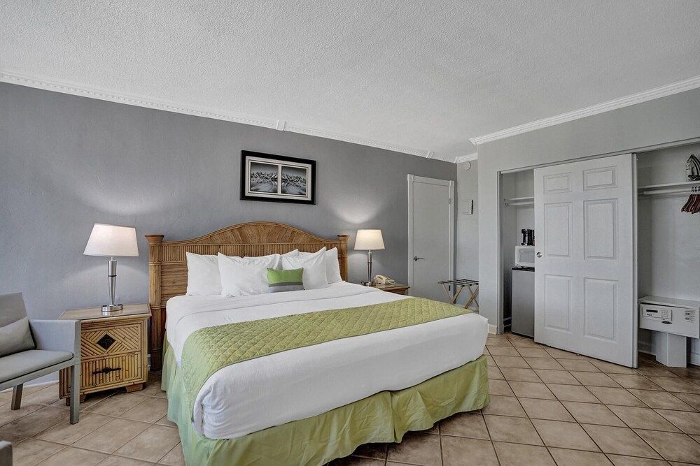 The Grand Resort and Spa Deluxe Single Room, Men only, Pool View 12