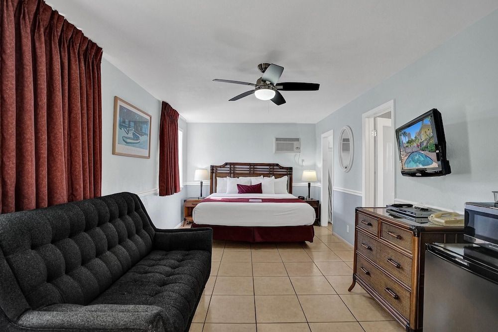 The Grand Resort and Spa Deluxe Single Room, Men only, Pool View 9