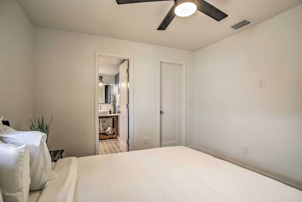 undefined Modern Home w/ Shared Pool in Fort Lauderdale! 3