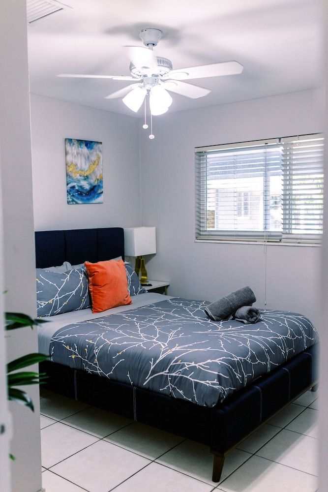 Galleria Apartments by Lowkl