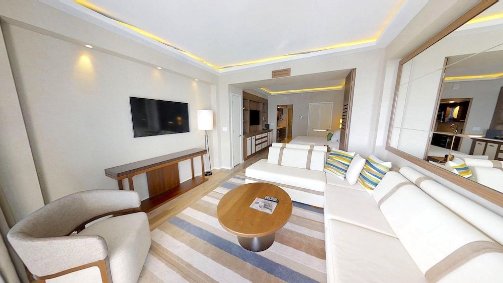 undefined Beachfront Condo in Central Beach 6