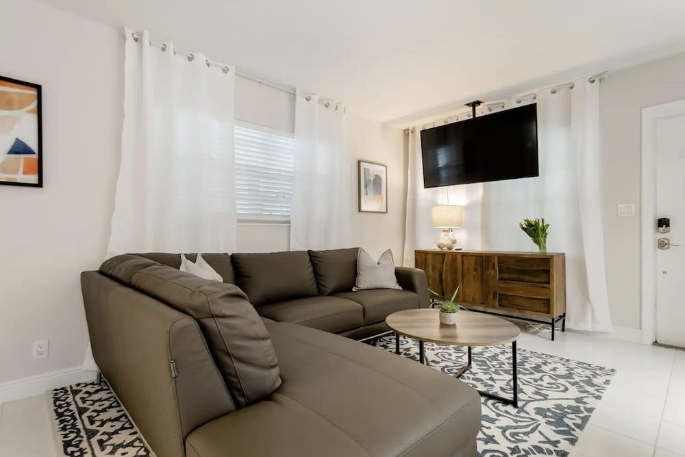 undefined Walk to Fort Lauderdale Beach - Perfect Beach Escape