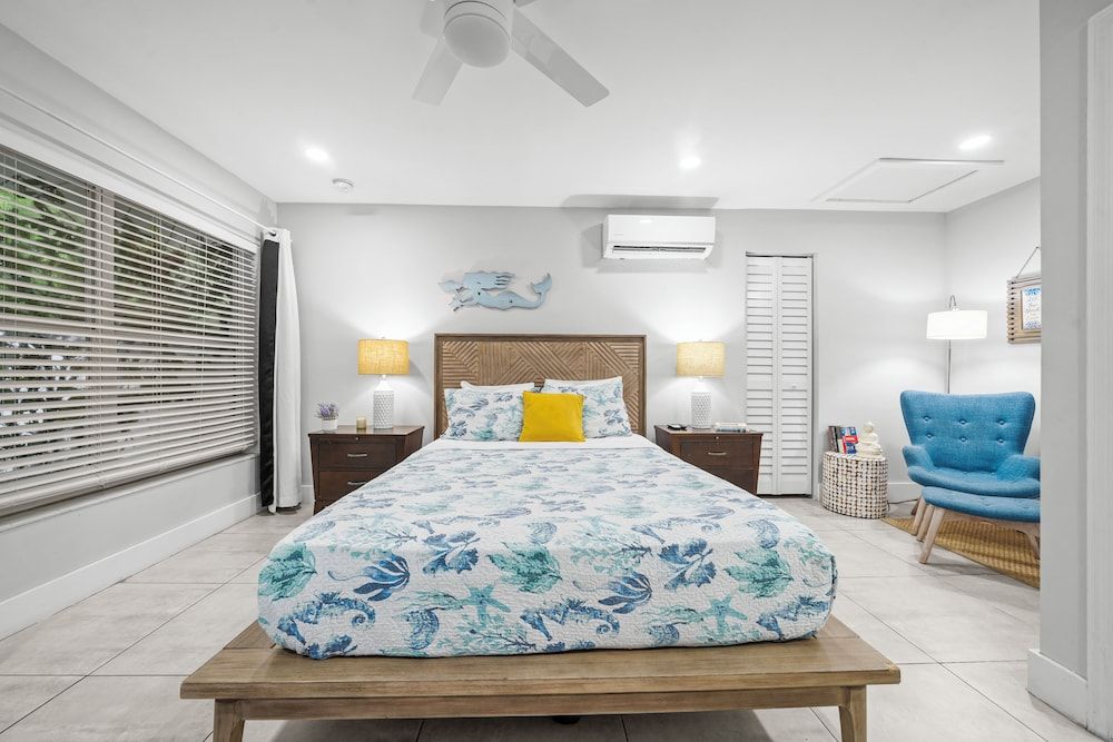 Casa Cordova by Lowkl Superior Queen Studio w/ Patio & Kitchenette 3