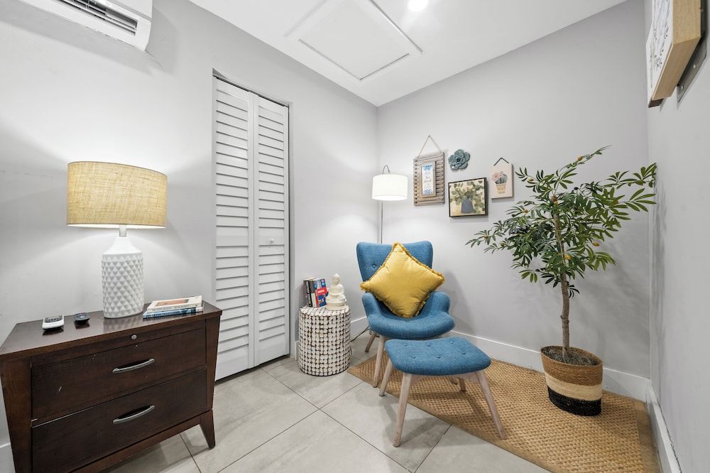 Casa Cordova by Lowkl Superior Queen Studio w/ Patio & Kitchenette 6