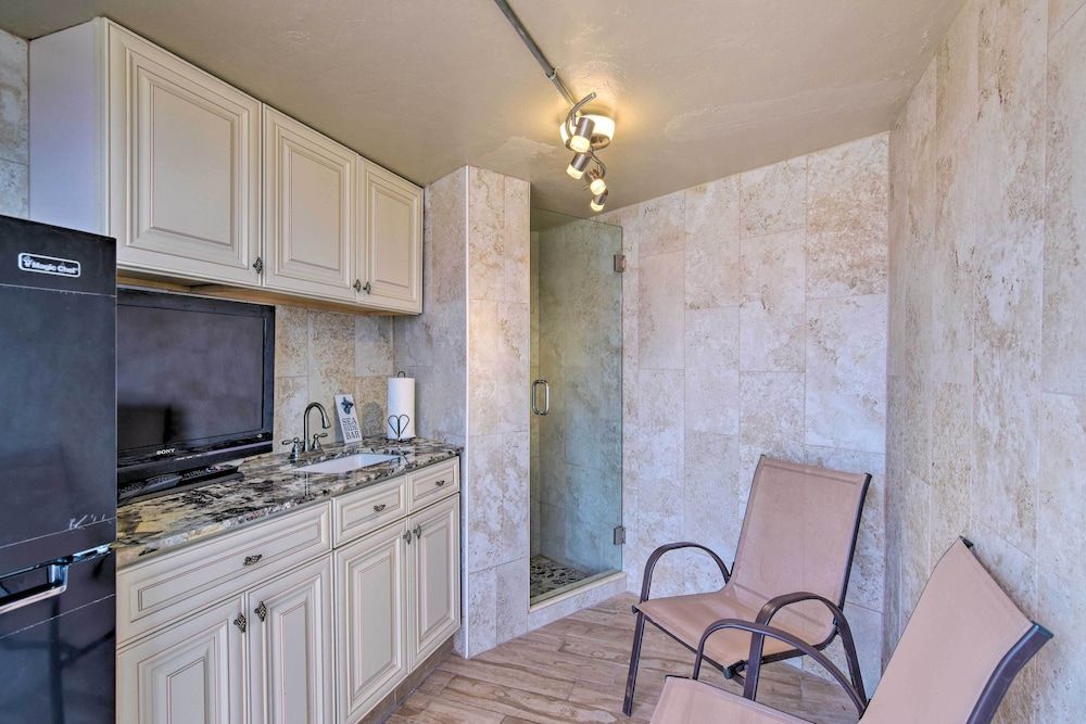 undefined Oceanfront Luxury 2/2 Condo w/ Amazing Views! 2