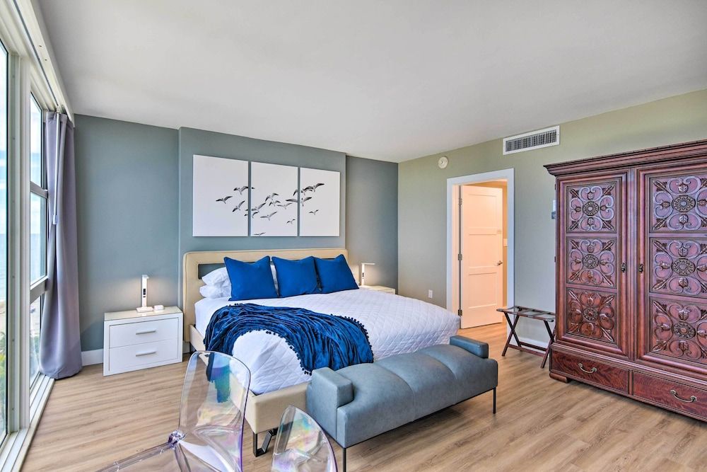 undefined Oceanfront Luxury 2/2 Condo w/ Amazing Views! 4