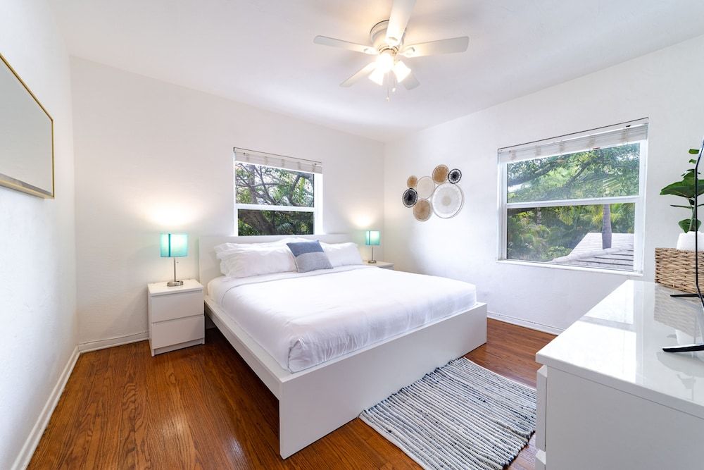 undefined The Blue Parrot 2