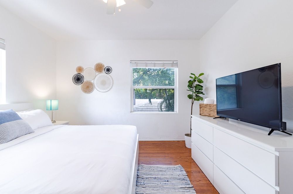 The Blue Parrot Standard Apartment 4