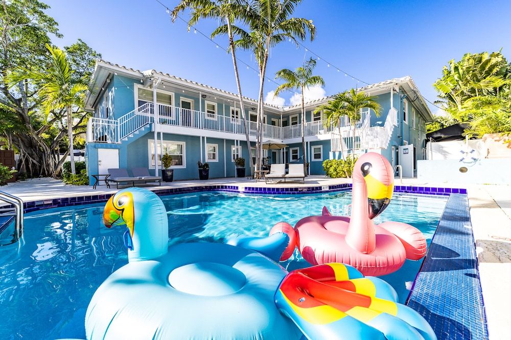 undefined The Blue Parrot 8