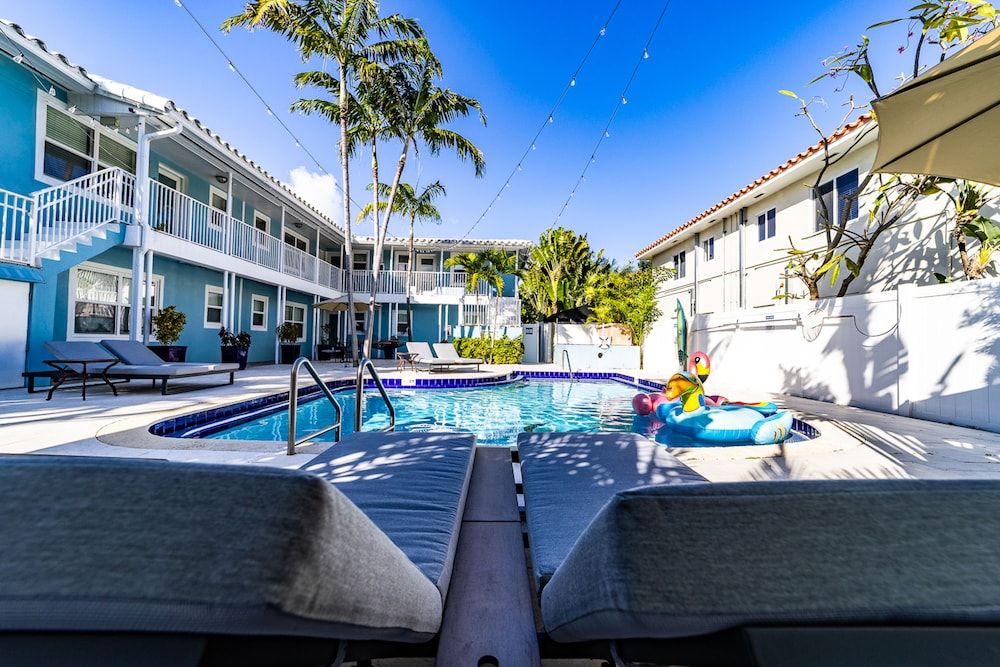 undefined The Blue Parrot 7