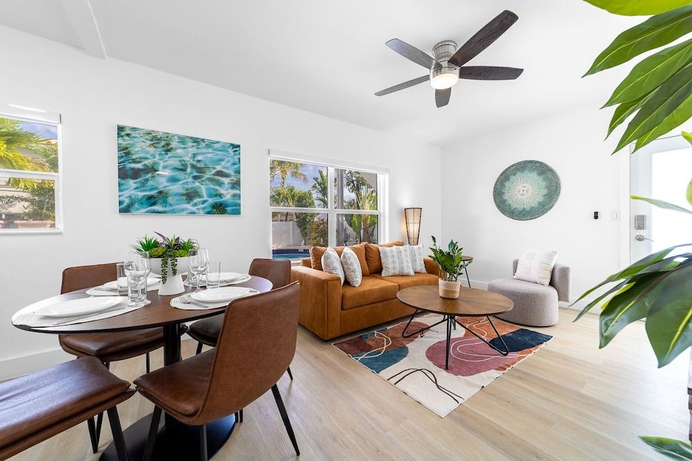 The Blue Parrot Deluxe Apartment 13