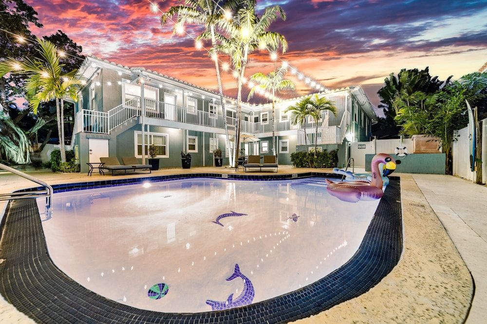 undefined The Blue Parrot 4