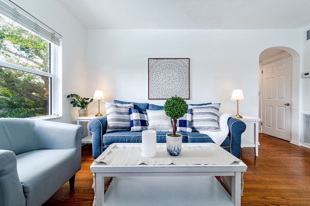 The Blue Parrot Standard Apartment 7