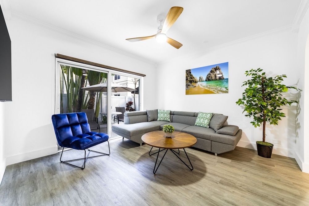 The Blue Parrot Superior Apartment 5