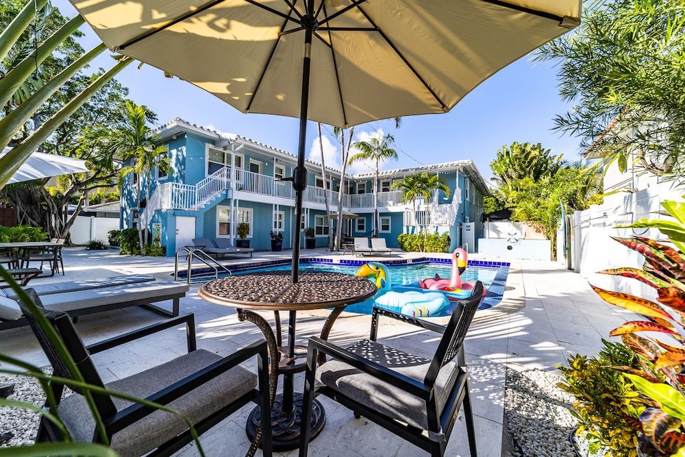 undefined The Blue Parrot 5