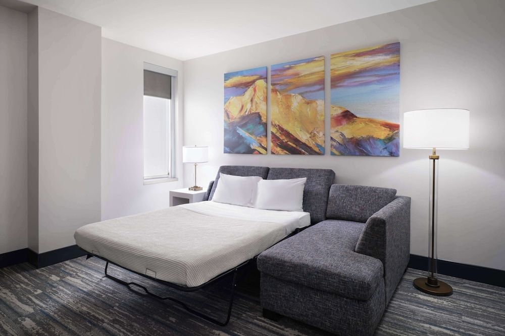 undefined Hampton Inn & Suites Denver Downtown-Convention Center 2