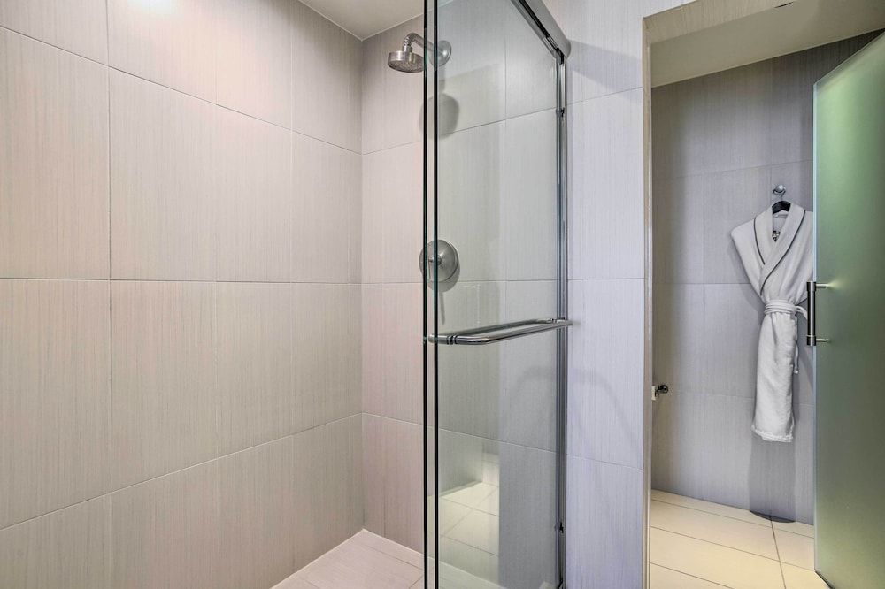 undefined Stylish Beach Condo w/ Balcony & Ocean Views! 3